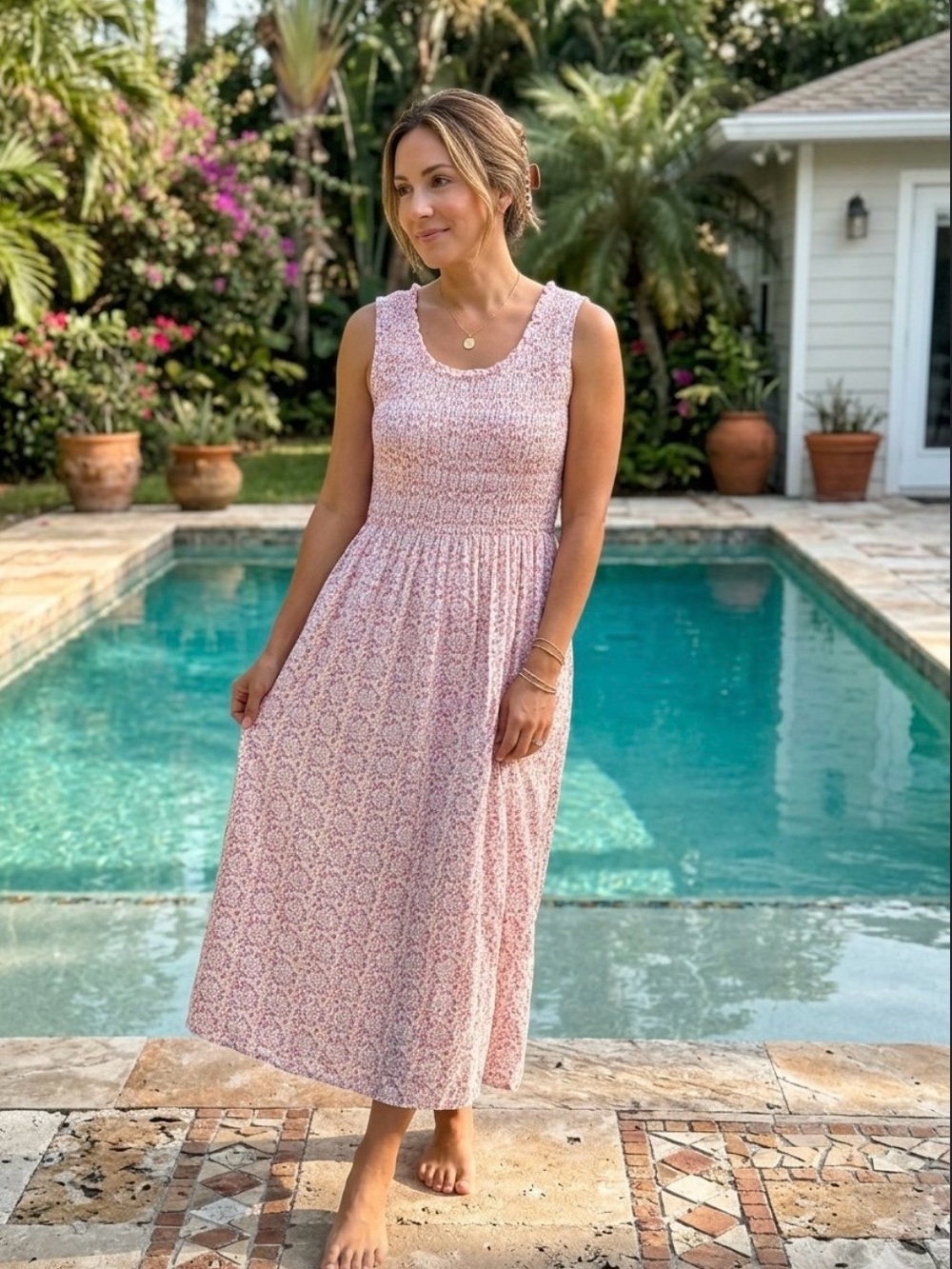 🌸 Croft & Barrow Smocked Floral Maxi Dress
- Size Small
Like New Condition